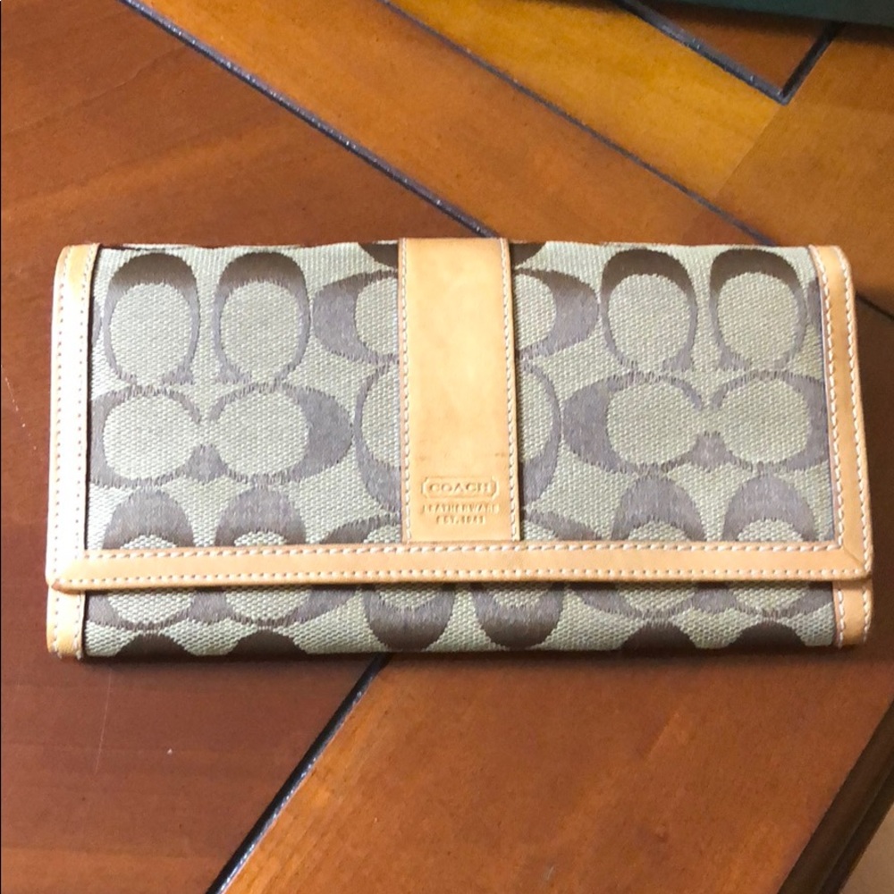 🆕 Tan C Coach Wallet